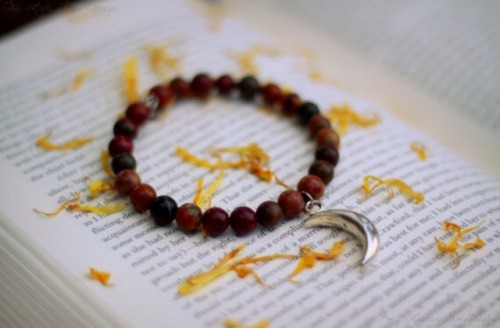 christowitch: www.etsy.com/listing/201881782/picasso-jasper-moon-wish-bracelet Crescent Moon