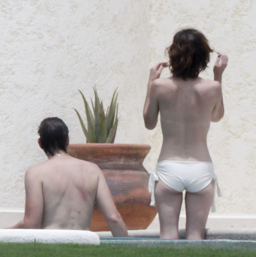 toplessbeachcelebs:  Milla Jovovich (Actress) in a jacuzzi topless in Los Cabos (August 2011)