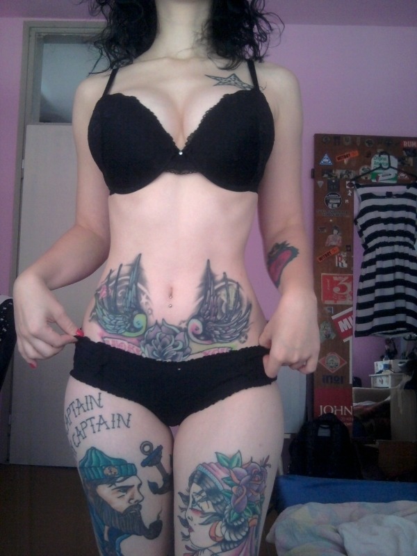 royeah:  Bitches be getting ready for the day :D 