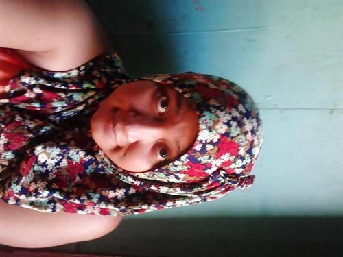 sultanbluenusantara: tudung posing ghairah