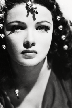 vintagegal:  Gene Tierney in Sundown (1941) 