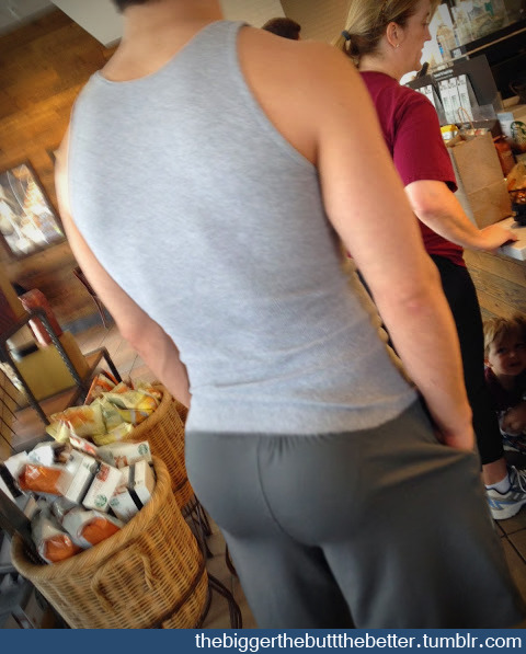 blkfreedom:  thebiggerthebuttthebetter:  All Bubblebutts Should Be Forced By Law To Wear Pants Like That. Always.  hah…i agree