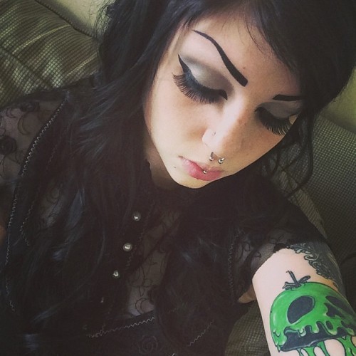 fallenme666:  Fat face, can’t win, hungry, tired, the list can go on. #fallenme666 