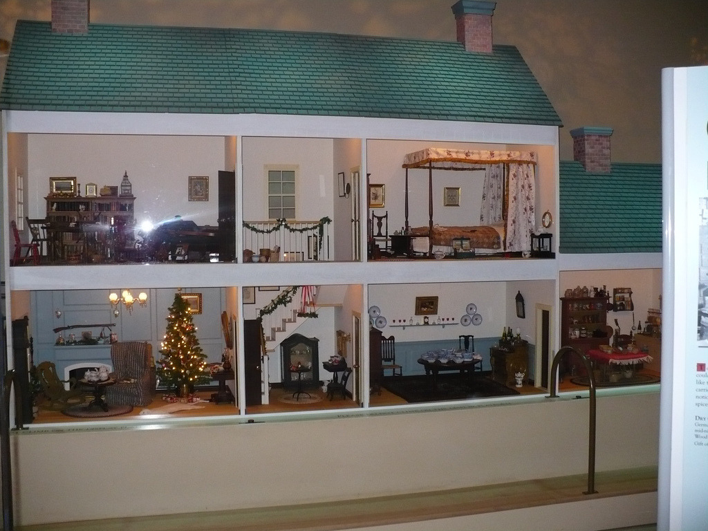 Tasha Tudor doll house