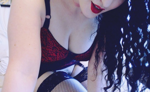 Porn adeadlydame:  Red lips, red lingerie, red photos