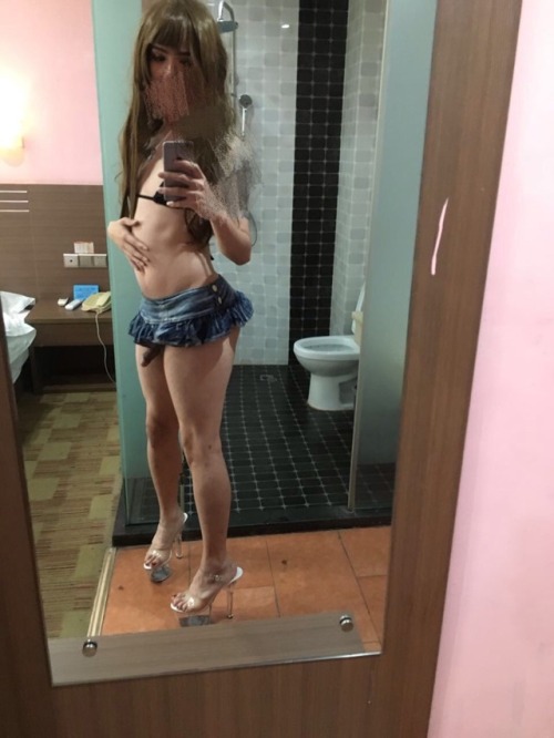 婊子人妖太贱了. I’m an Asian whore with a small dick.