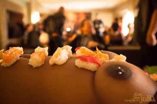 hersheykissnipss:  That one time I was a sushi table for the Master/slave Social