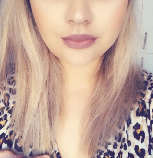 augustdieshemust:@sn0w-whitey tagged me to post a selfie. This is the closest to a whole face you’re