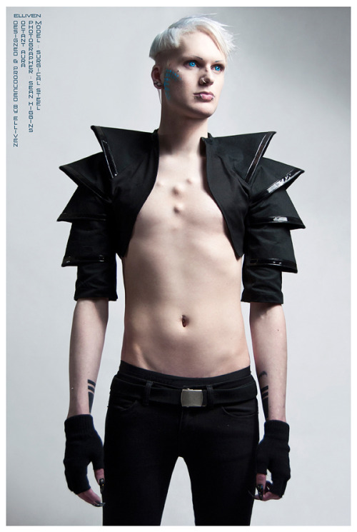 tunama:  hermagnumopus:  This piece is apart of Ellivens first range ‘Reptillian Rage’! SurgicalSteel - ELLIVEN   
