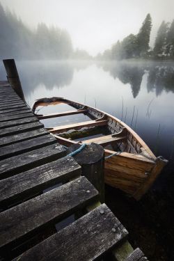 grayskymorning:  Loch Ard Jetty by   	ouldm01 	  	 				 					 						 					 				 			  	  on Flickr 