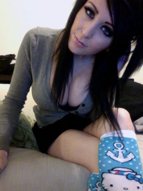 lookingformybimbofuckdoll: sexxxstainedbrain: Anjillian is so fucking sexy with her big fake tits an