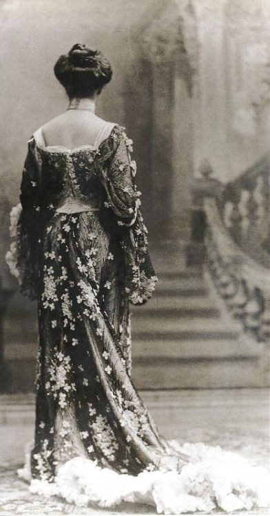 The Marchesa Alessandra Carlotti di Rudinì (Naples, 5 October 1876 - Paray-le-Monial, 2 January 1931