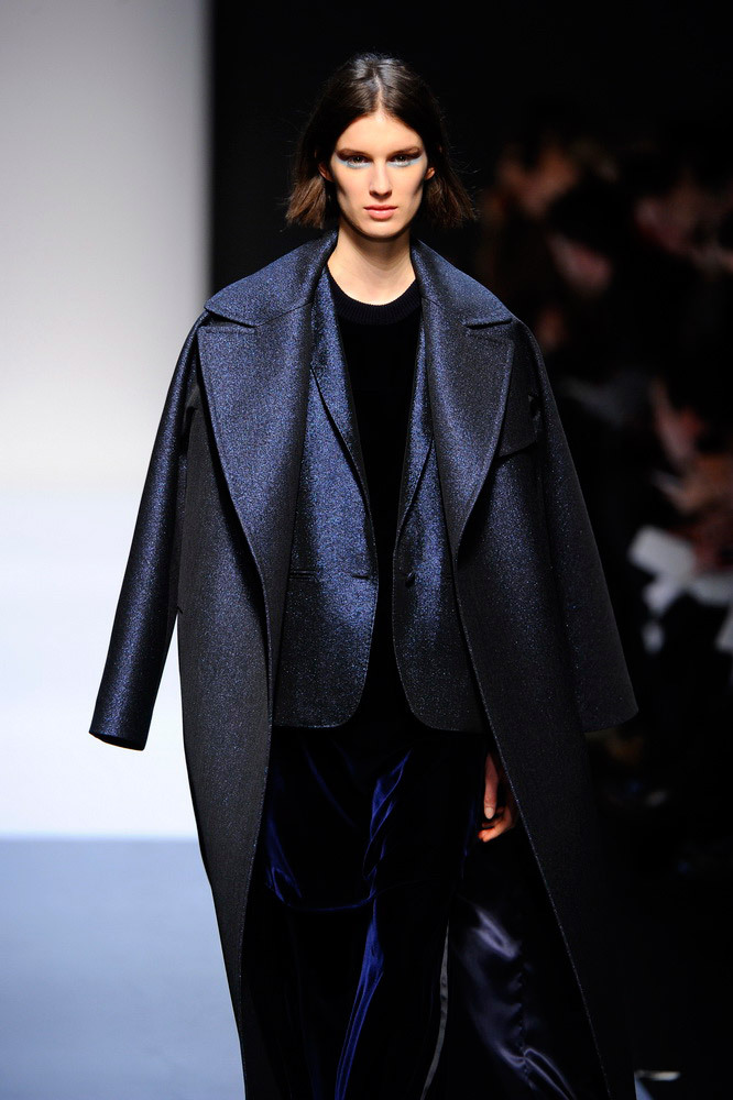 A very gorgeous moody midnight blue colour closed the #MaxMara show #MFW