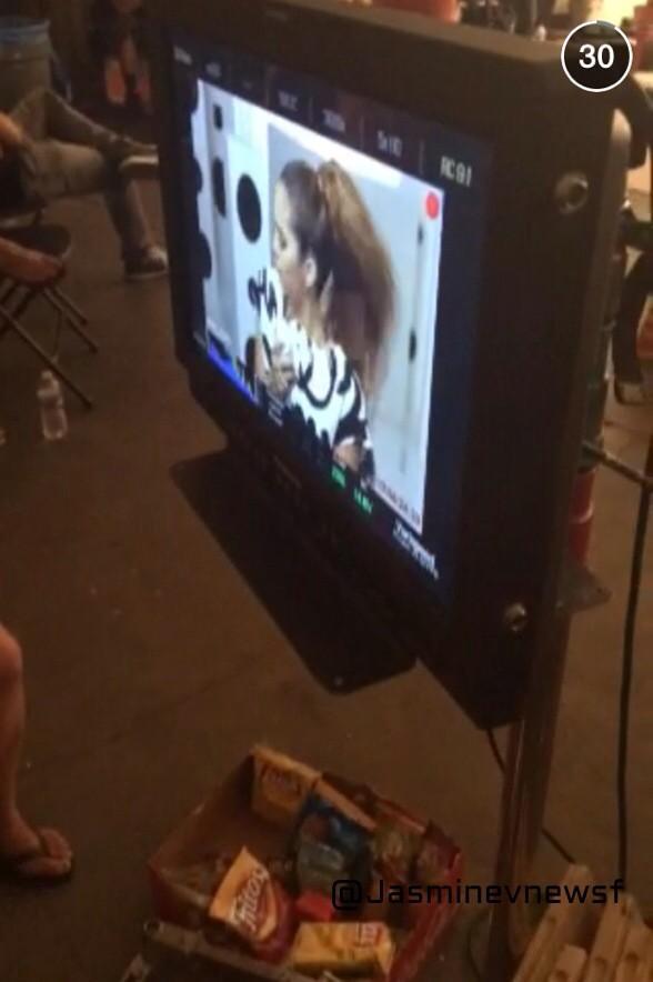 jasminev-news:  (more) Behind the scenes of That’s Me Right There music video 