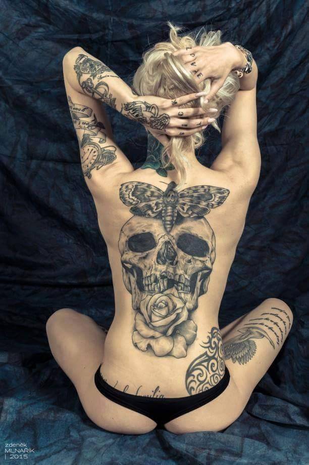 Tattoed girls are sexy.