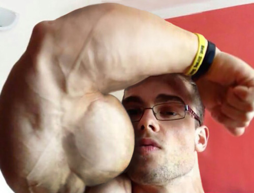 Oh PLEASE let me kiss that BICEP ! ( so its morphed I can dream can’t I )
