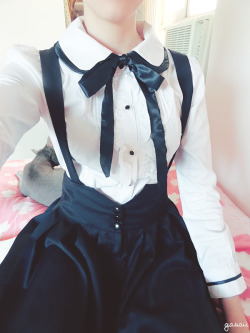 gasaii:  schoolgirl outfit ♥ shirt, bowtie & skirt.