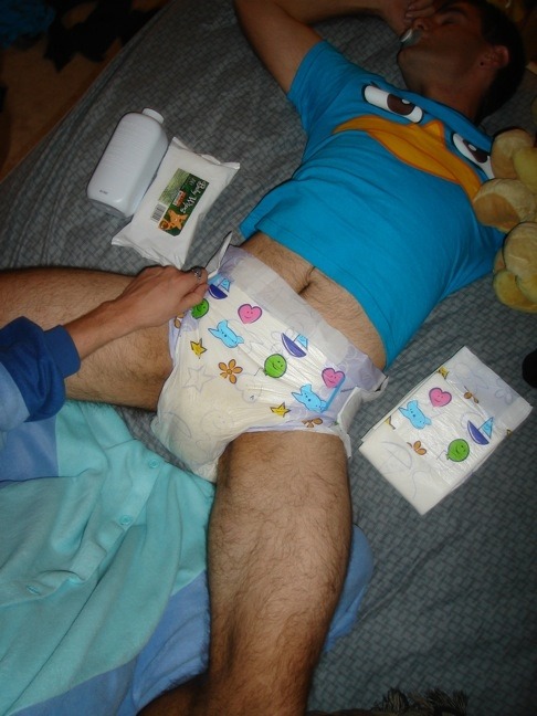 XXX littlebabydee:  Bedtime diaper change~ Goodnight, photo
