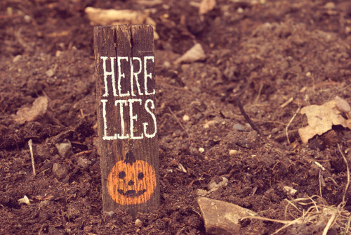 enchanting-autumn:  Graveyard Garden by obsequies on Flickr. 