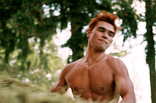 gaybuckybarnes:KJ Apa in Riverdale 3.07 "Chapter Forty-Two: The Man in Black"