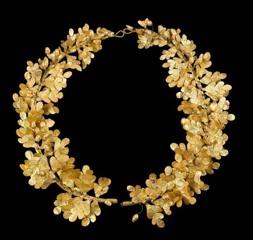 ancientpeoples:Golden wreath Made from two hollow golden tubes, connected by two wires, made from go