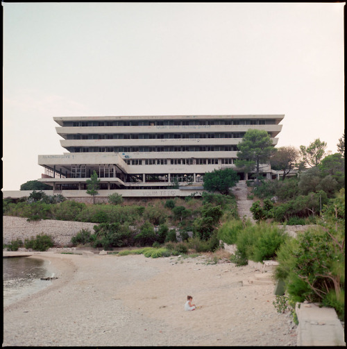 modernbrutalismus: Hotel Pelegrin, Kupari, Croatia.(Arch. David Finci, 1960-63) Destroyed in 1991 du