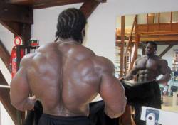 drwannabe:  Leonel Beyeke.  Epic back.