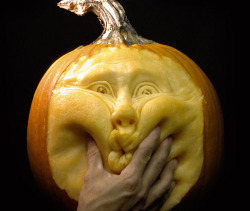 ruineshumaines:  Hyper-realistic Pumpkin