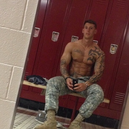 militarymencollection:  http://militesgloriosi.tumblr.com 