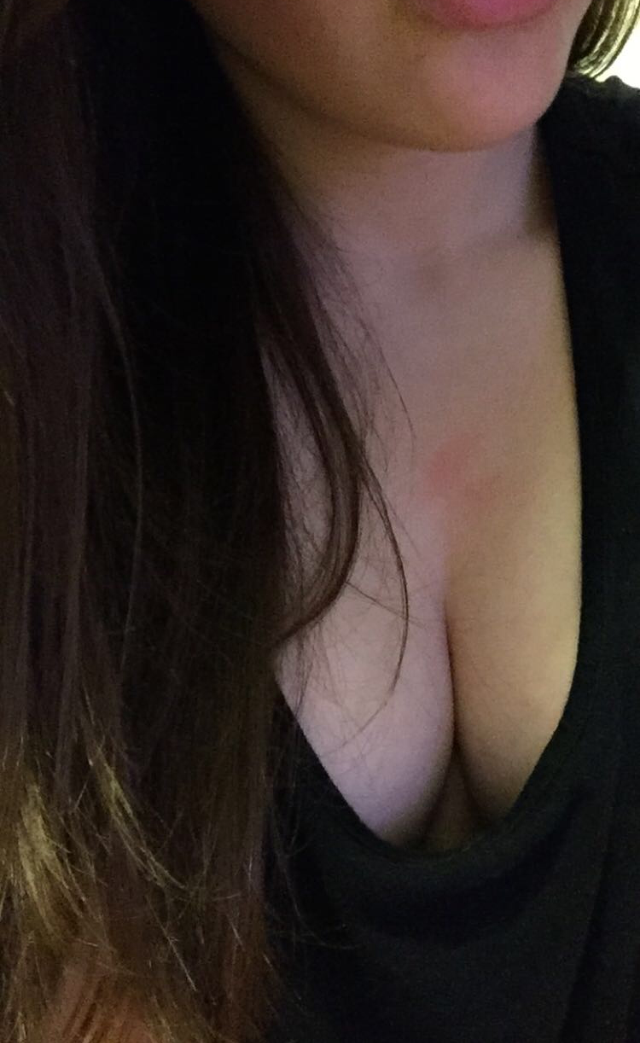 redhotrosie:  Cleavage…