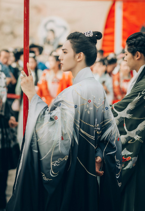 hanfugallery:men in chinese hanfu by 木有东南枝