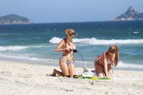 Porn Pics toplessbeachcelebs:Fernanda Araldi and Larissa