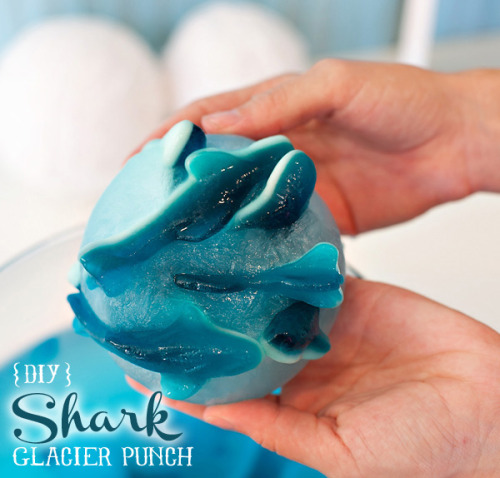 thecakebar:     thecakebar:  Sharknado Glacier Punch Tutorial   