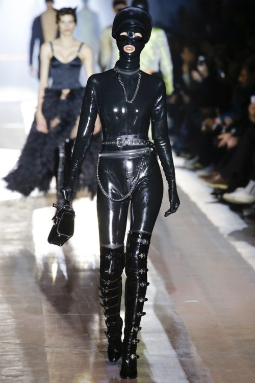 slickcrust:Moschino FW 2018