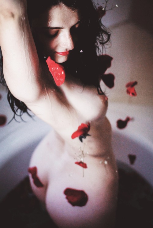 814stops:  here’s a little preview of the American Beauty themed SG hopeful set that I just shot w/ Ollie Rad :-) 2015 