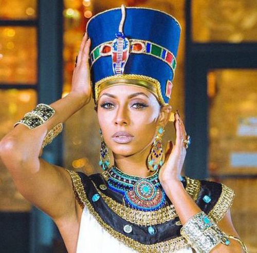 nappyheadedmaiden:  Nefertiti 👑