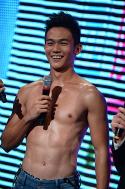 Hey Gorgeous! 2013 Top 12 - Derrick Lee 李名扬