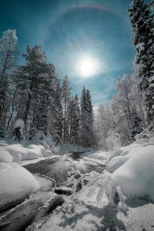 tiinatormanenphotography - Moon halo with river view.  Frosty...