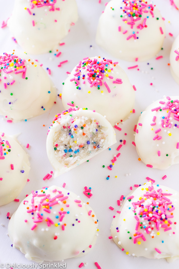 foodffs:  No-Bake Cake Batter TrufflesReally nice recipes. Every hour.Show me what