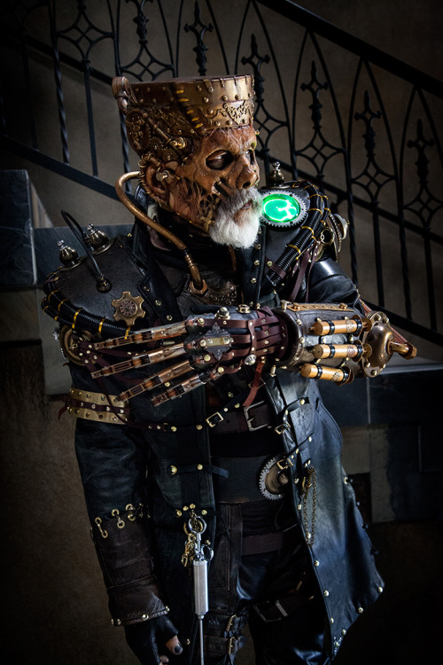 justanothergreyface:  Steampunkenstein? http://www.steampunktendencies.com/ 
