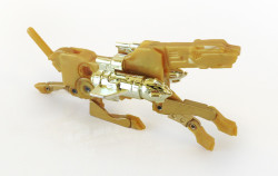 bearsandtoons:  LINKIN PARK “SOUNDWAVE” By Hasbro  The LINKIN PARK SOUNDWAVE TRANSFORMERS Special Edition Action Figure is in the “Generation 1” or “G1” style of the fan favorite SOUNDWAVE TRANSFORMERS character, features an orange gold treatment