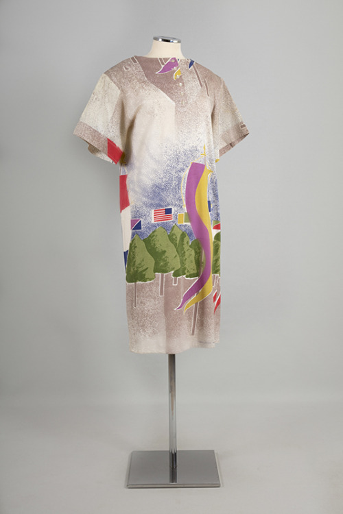 Tunic from “Henri Rousseau” collection, Yannis Tseklenis, 1986.
Cotton.
© Peloponnesian Folklore Foundation, Nafplion.