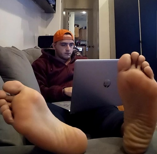 latinalphamaster: HEY SLAVES new alpha in town come lick my soles they are very deserving of your at