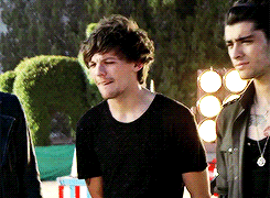 justkindahappened:  Favorite Louis Things → biting his lips 
