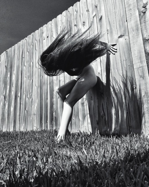 backtabeav: atlas-below: gravity (self shot) I LOVE your hair!!!!!!!!!