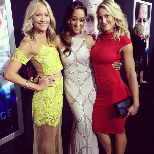 therealleaah:  tiaandtameramowry-two:  Transcendence premiere in LA — 4|11|14  Omg Kelly has a twin!! 