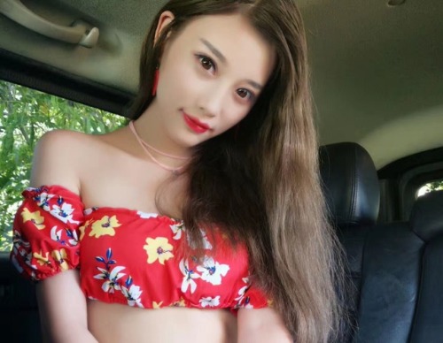 sugar-chenchen: 我就知道租了个大车没好事、、大早上起来就震嘛‍♀️‍♀️‍♀️还有没有在巴厘岛的哥哥呀～抽空可约哦～带了好几套比基尼这几天拍完给哥哥们看哦～