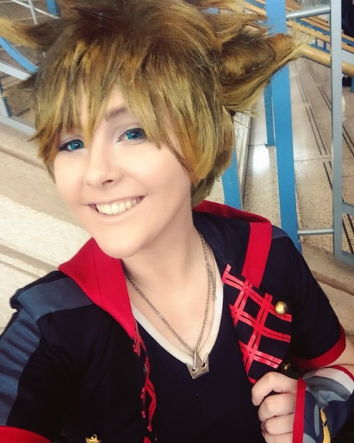 I’m very sick but I am here at metrocon as sora. Come say hi, I will try to avoid giving u germs You