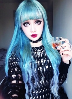 littlemissdrippy:  Her makeup is amazing! I want to learn how to do that! 