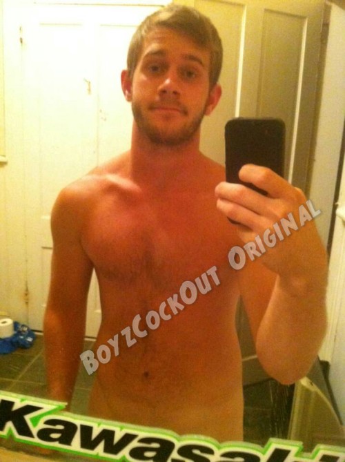 19yr old hottie. Bathroom selfie gone sexy. XD Follow me: BoyzCockOut.tumblr.com